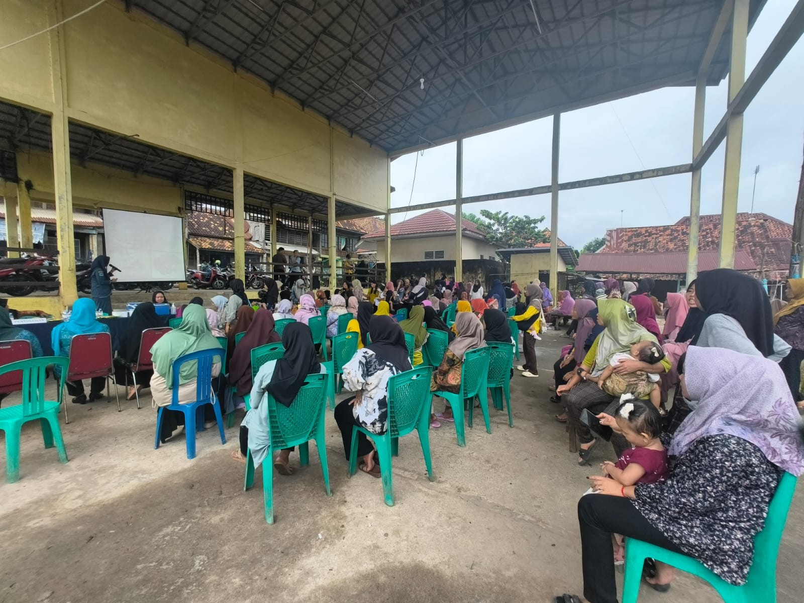 Kegiatan sosialisasi Iva dan pelayanan posyandu di kelurahan sungai Medang