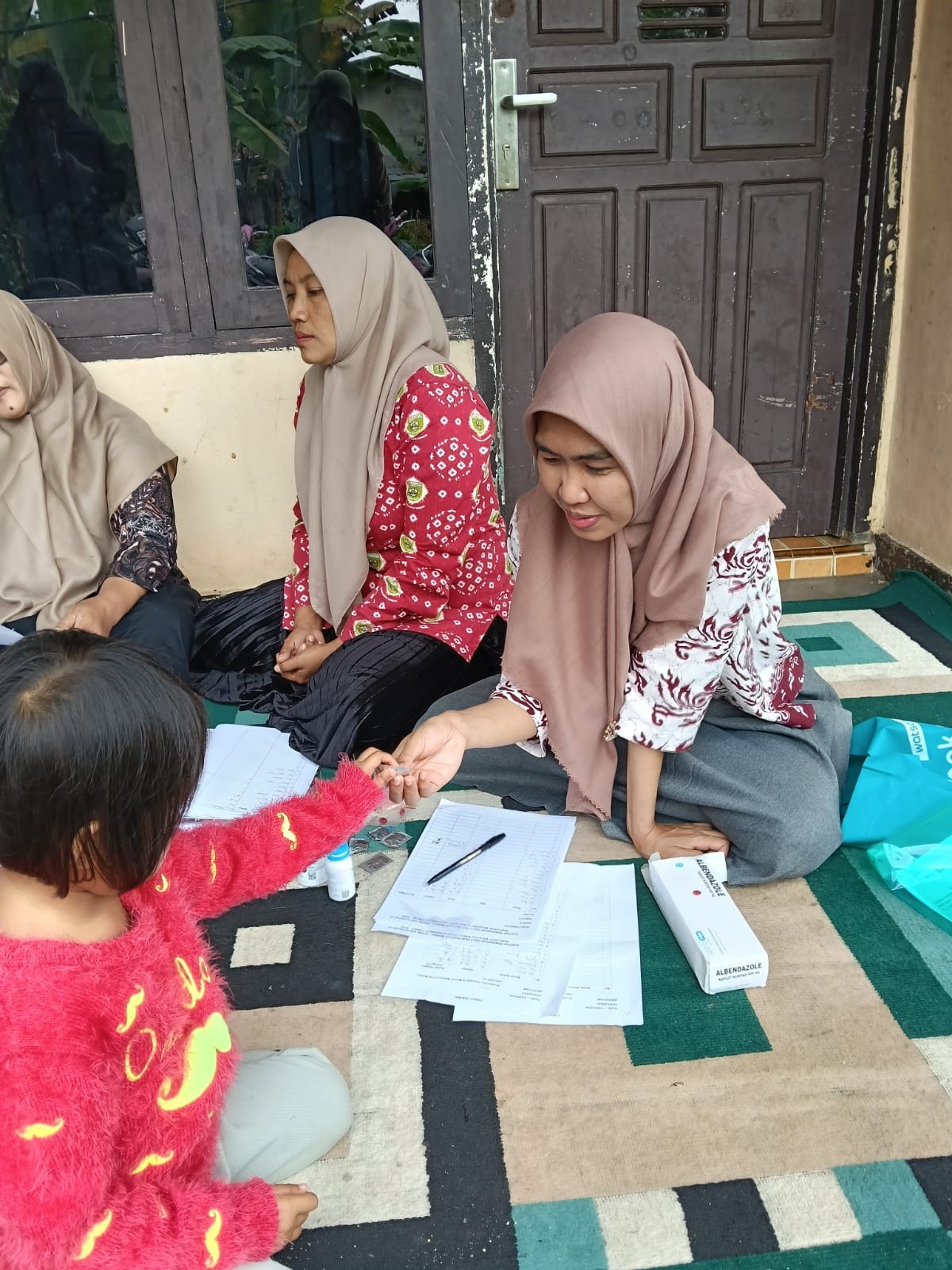 Pemberian obat pencegahan massal ( POPM ) di posyandu ILP kutilang 07 februari 2026