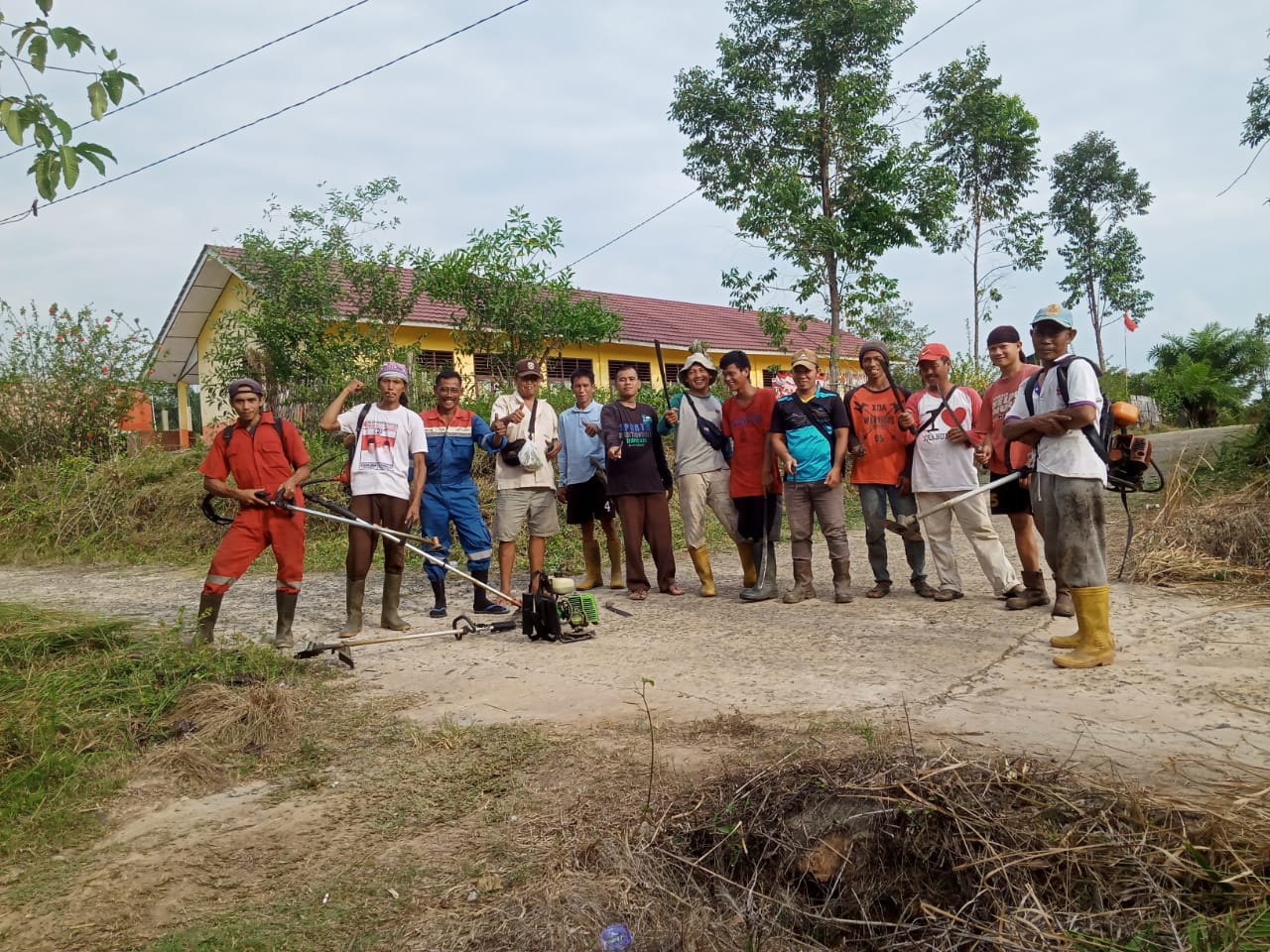 kegiatan gotong royong - (Ada 0 foto)